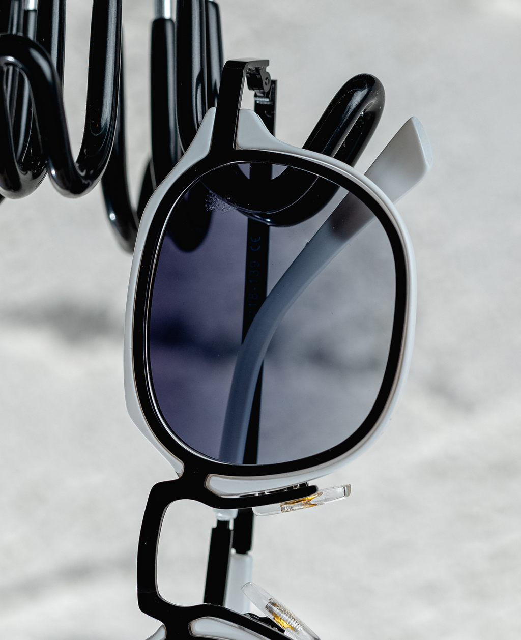 Óculos Teen Branco/Metal Preto