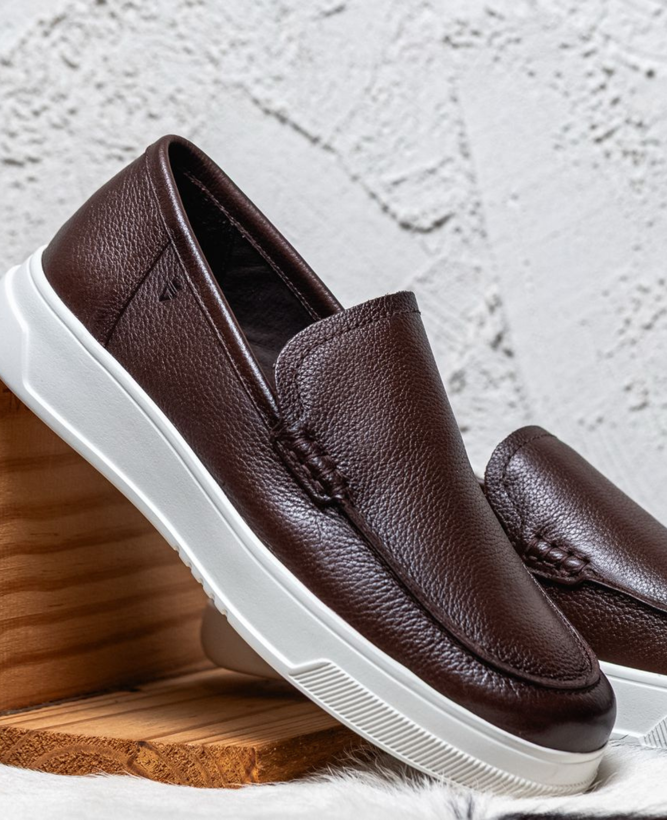 Armani Slip-on Pinhão