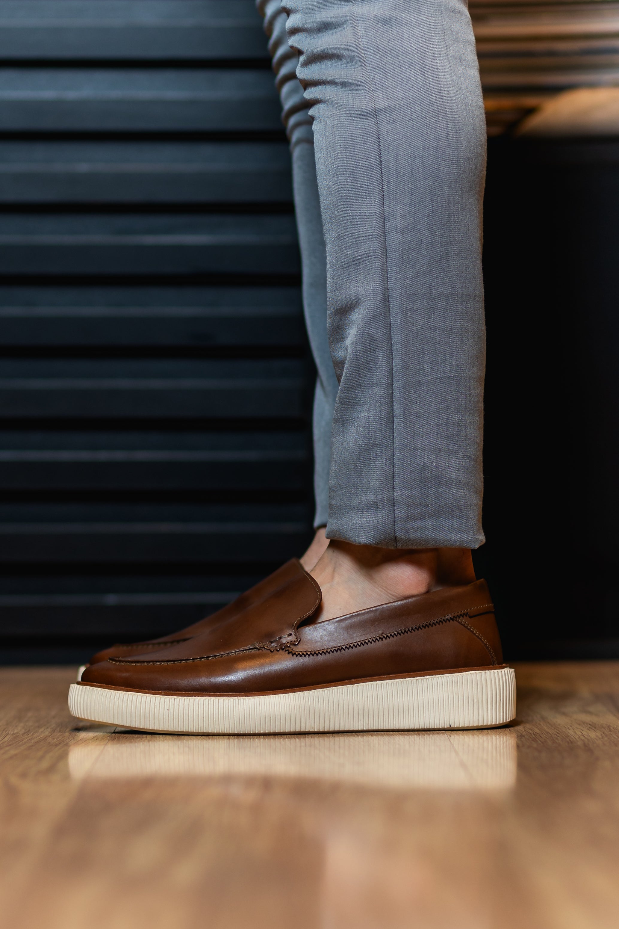 Slip On Cona Conhaque