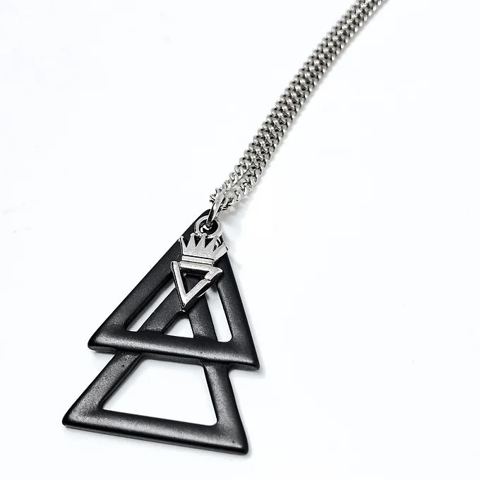 COLAR TRÊS TRIÂNGULOS (COURO OU CORRENTE)