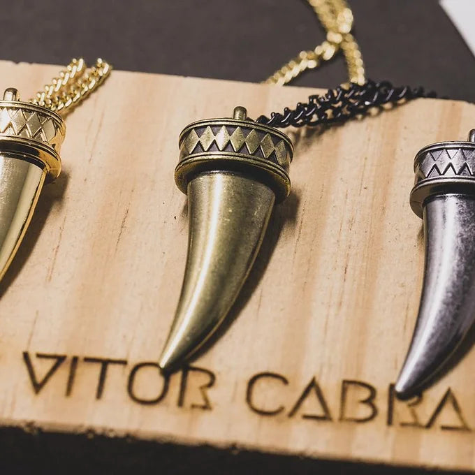 COLAR DENTE DE SABRE