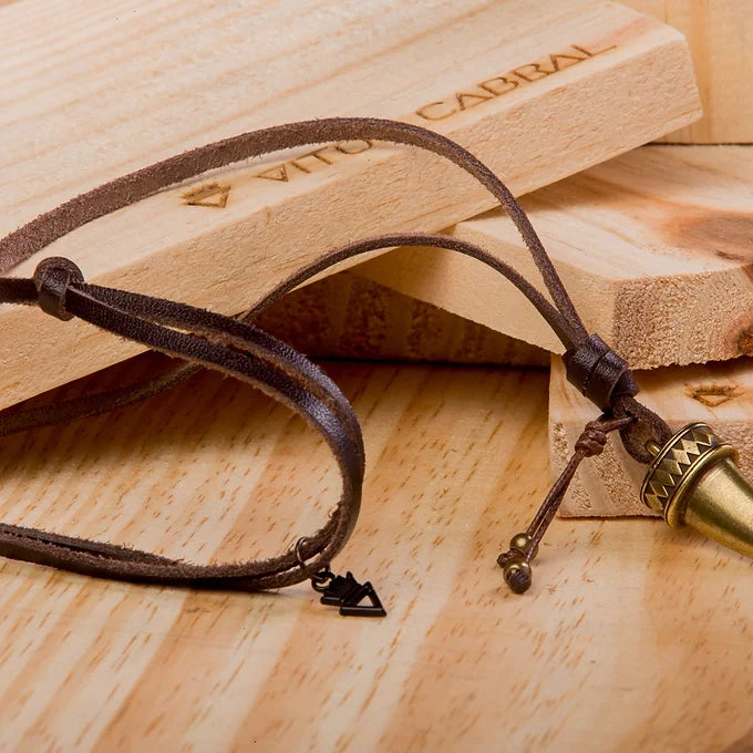 COLAR DENTE DE SABRE